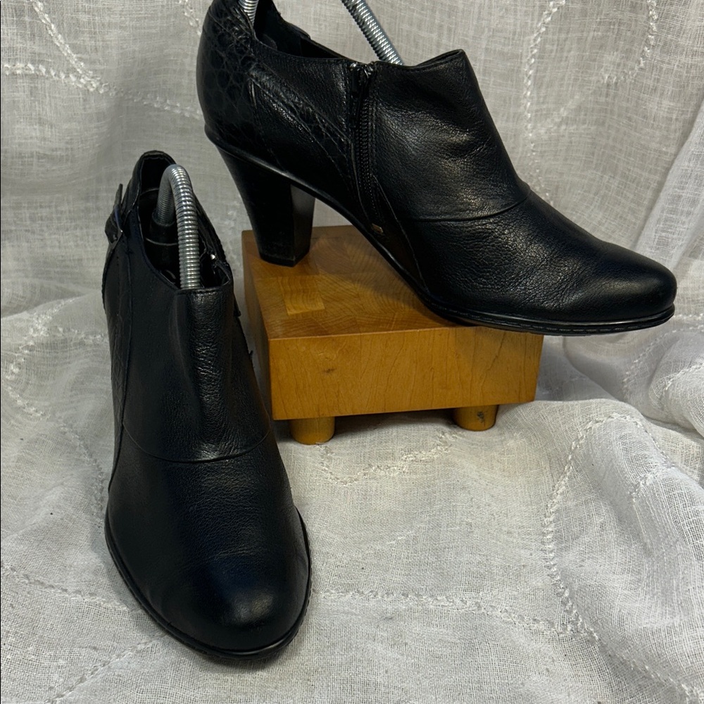 Clarks leather ankle heeled booties